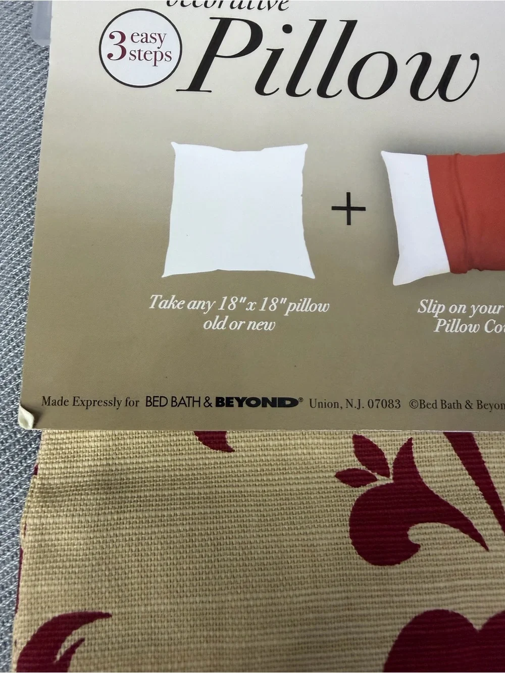 NWT bed Bath and beyond 18” x 18” pillow cover scroll design red/beige